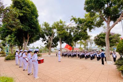 Lễ Chào cờ theo Nghi thức Đội chào mừng kỉ niệm 85 năm ngày thành lập Đội