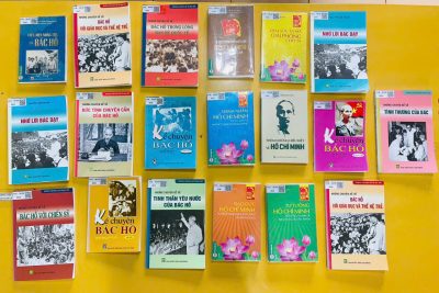 Thư viện chuẩn bị tư liệu cho Hội thi “Chúng em kể chuyện Bác Hồ”, chào mừng kỷ niệm 81 năm Ngày thành lập Quân đội Nhân dân Việt Nam (22/12/1944 – 22/12/2025)