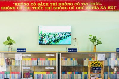 Lồng ghép nội dung giáo dục kĩ năng sống trong tiết đọc thư viện.
